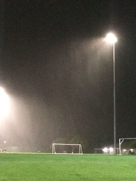 Rainy Soccer Field, Soccer Training Aesthetic, Football Training Aesthetic, Soccer In The Rain, Goal Post Football, Rain Football, Soccer Inspiration, Cute Headers For Twitter, Football Pitch