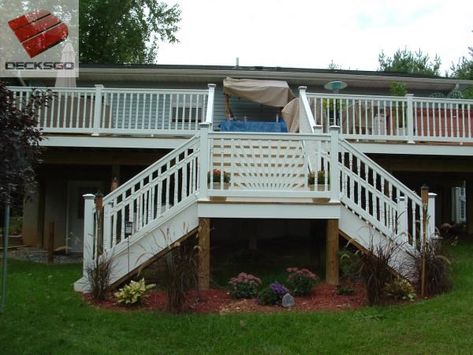 Double stairs off of mid level landing Split Deck Stairs With Landing, Deck With Landing, Deck Stairs With Landing, Double Stairs, Log Stairs, Balcony Stairs, Deck Staircase, Stairs Outdoor, Porch Stairs