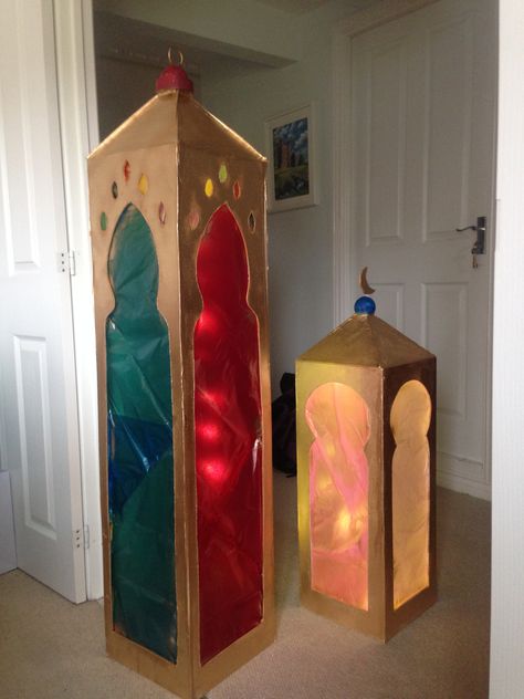 Lanterns now with 'glass', lighting and gold. Arabian Theme Decor, Diy Arabian Nights Decor, Arabian Party Decorations, Aladdin Party Decorations, Aladdin Set Design Ideas, Aladdin Birthday Party Decoration, Arabian Nights Party Decorations, Aladdin Decor, Aladdin Decorations