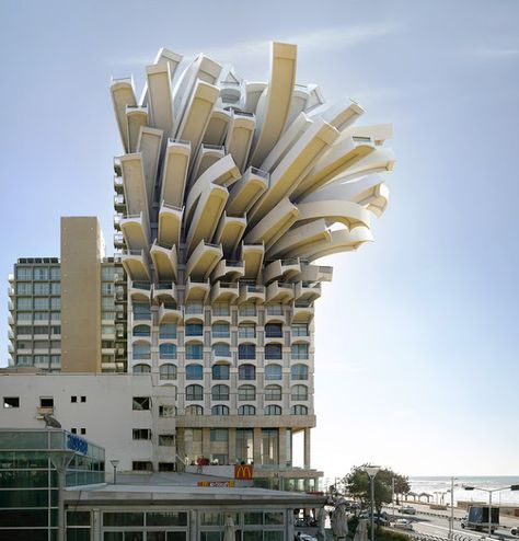 French Fry Building | This can't be real Architecture Cool, Architecture Unique, Unusual Buildings, 3d Architecture, Frank Gehry, Interesting Buildings, Amazing Buildings, Unique Buildings, Unique Architecture