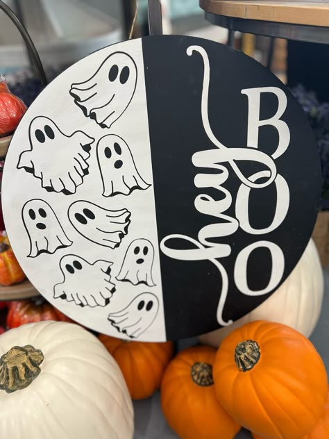 Looking for a fun and easy Halloween craft project? Look no further! Our Hey Boo With Ghosts Round Door Hanger DIY Craft Kit comes in your choice of 10" or 18" sizes. Perfect for painting and decorating in our studio in Fernandina Beach. Get spooky and creative with this Halloween Door Hanger. Painted Wood Pumpkin Sign, Hey Boo Door Sign, Spooky Door Sign, Front Door Decor Halloween, Diy Wood Round Sign, Easy Fall Cricut Projects, Round Wooden Halloween Signs, Spooky Crafts To Sell, Wooden Circle Crafts Diy