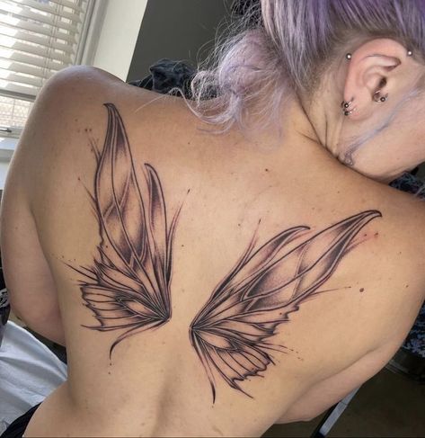 Fairy Wing Tattoos, Butterfly Wing Tattoo, Wing Tattoos On Back, Aesthetic Tattoos, Gorgeous Tattoos, Stylist Tattoos, Classy Tattoos, Back Tattoo Women, Discreet Tattoos