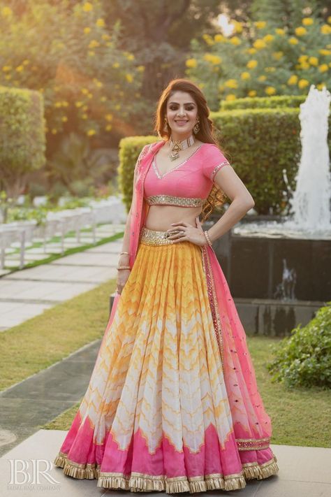 Intimate Wedding At The Bride's Home With Some Stunning Bridal Outfits | WedMeGood Haldi Dress, Haldi Outfits, Indian Outfits Lehenga, Yellow Lehenga, Lehenga Designs Simple, Indian Bride Outfits, Lehnga Dress, Bride Sister, Choli Designs