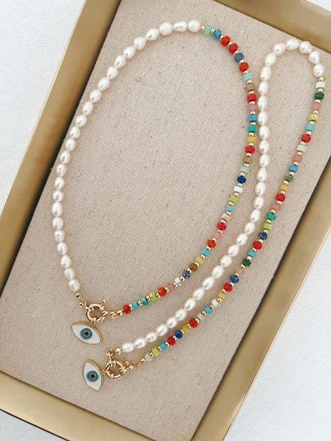 Popular Beaded Jewelry, Necklace Closures Ideas, 3mm Bead Necklace, Basic Necklace, Necklaces 2023, Heishi Jewelry, Layering Essentials, Colorful Beaded Necklace, Beautiful Beaded Necklaces