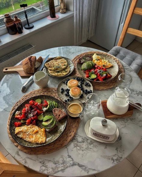 Homemade Brunch, Healthy Brunch, Healthy Food Motivation, Healthy Lifestyle Food, Food Platters, Breakfast Bowls, Food Obsession, Cafe Food, Pretty Food