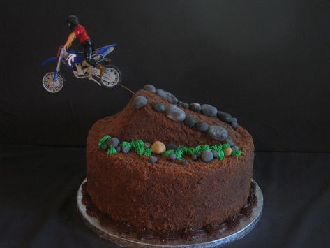 Dirt Bike Cake 10" round with chocolate buttercream covered in chocolate cake crumbs. The ramp is RKT. Dirt Bike Cake, Motorbike Cake, Bike Cake, Bike Birthday Parties, Cake Designs For Boy, Bike Cakes, Dirt Bike Birthday, 10 Birthday Cake, Monkey Cake