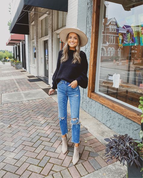 Brunch Outfit Cold Weather, Austin Texas Fashion, Brim Hat Outfit, Dresses With Boots, Outfit Ideas With Boots, Nashville Fashion, Winter Boots Outfits, Thanksgiving Outfit Ideas, Boots Ideas