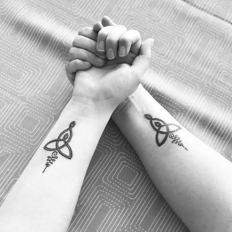 20 Meaningful Mother and Daughter Tattoos - The Trend Spotter Mother Daughter Infinity Tattoos, Mother Daughter Symbol, Mommy Daughter Tattoos, Name Tattoo On Hand, Mother Daughter Tattoo, Celtic Tattoo Symbols, Motherhood Tattoos, Love Symbol Tattoos, Henne Tattoo