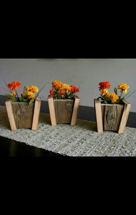 Wood Flower Pots, Wooden Plant Pots, Wooden Vases, Wood Pots, Flower Pot Design, Barn Wood Crafts, Barn Wood Projects, Hanging Plants Indoor, Diy Flower Pots