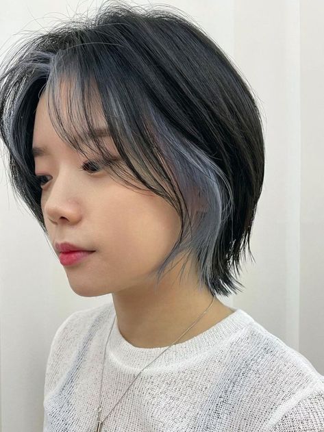 (Korean Layered Haircut) hush cut for short hair with two tone underneath color Short Layered Hair Color Ideas, Short Dyed Hair Ideas, Hush Cut Hair Short, Korean Layered Haircut, Hush Cut Short, Hush Cut Hair, Short Hair Dyed, Dyed Short Hair, Korean Hush Cut