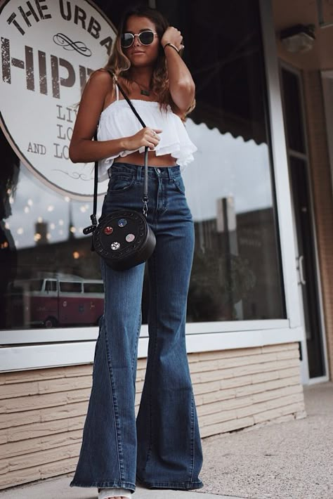 Bell Bottom Jeans Outfit, Comfy Jeans Outfit, Flare Jeans Outfit, Mode Hippie, Looks Country, Western Style Outfits, Bottom Jeans, Outfit Jeans, Outfit Trends