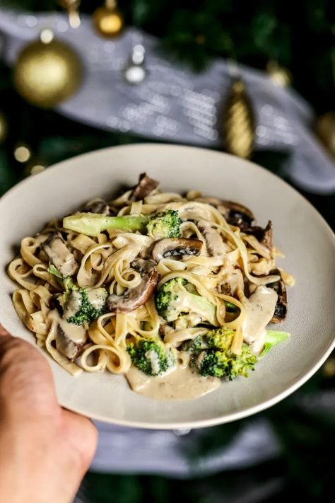 Creamy Beef Broccoli and Portobello Pasta - Ang Sarap Portobello Pasta, Beef Mushroom Stroganoff, Mushrooms And Broccoli, Food Elements, Steak And Broccoli, Broccoli Pasta Recipe, Mushroom Broccoli, Basic Food, Beef Steaks