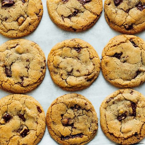 Here's How To Make BuzzFeed's Best Chocolate Chip Cookies. Tested against several variations. Ultimate Chocolate Chip Cookie, Best Chocolate Chip Cookies Recipe, Best Chocolate Chip Cookies, Homemade Chocolate Chip Cookies, Food Cookies, Buzz Feed, Best Chocolate Chip, Perfect Chocolate Chip Cookies, Choco Chips