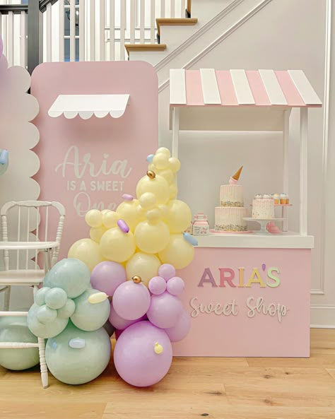 Aria’s Sweet Shop 🍦🍨🌸 Cutout words on Candy Cart @propulareventsllc Design | Balloons | Backdrops @sayit_withballoons #cltballoons… | Instagram Two Sweet Backdrop Ideas, Sweet One Birthday Backdrop, Sweet Caroline Birthday Theme, Sweet Shop Birthday Party, Sweet One Backdrop, Candy Shop Birthday Party, Candyland Party Theme, Candy Wall, Sweet Cart