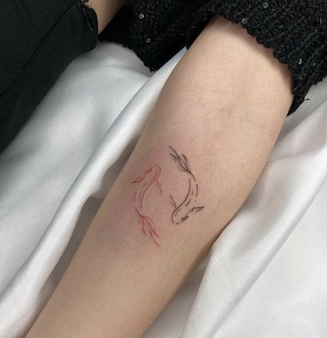 Tato Minimal, Daffodil Tattoo, Muster Tattoos, Petite Tattoos, Dagger Tattoo, Red Tattoos, Small Hand Tattoos, Phoenix Tattoo, Discreet Tattoos