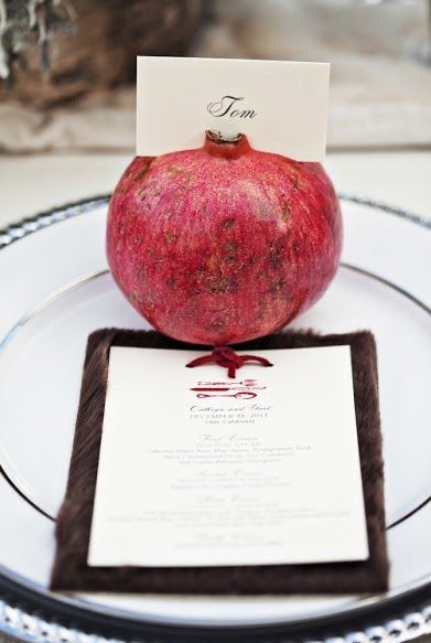 Pomegranate Wedding, Rosh Hashanah Table, Rosh Hashanah Recipes, Yalda Night, Jewish New Year, Private Estate Wedding, Rosh Hashana, Beautiful Table Settings, Sukkot