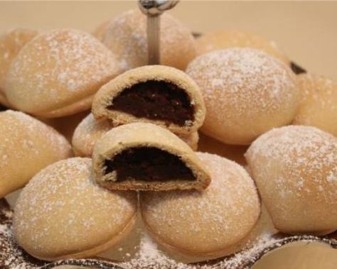 Chestnut Cream Cookies - Pastatelle Chestnut Cookies, Pizzelle Iron, Cooking With Nonna, Chestnut Flour, Cookies Italian, Cream Filled Cookies, Chestnut Recipes, Special Cookies, Chestnut Cream