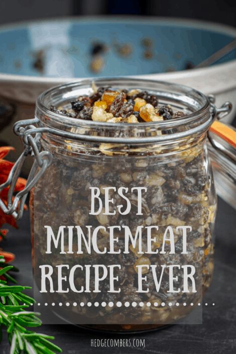 This is THE best mincemeat recipe I've EVER tasted. Try this recipe out by making jars of deliciousness for friends and family. #HomemadeGift #MincemeatRecipe #ChristmasFood Mincemeat Recipe, English Pudding, Mincemeat Pie, Showstopper Cakes, Minced Meat Recipe, Simple Family Meals, Fruit Recipe, Pie Tops, Xmas Cake