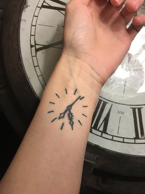 Simple clock tattoo Clock Tattoo Design Simple, Tattoos About Time Passing, Time Passing Tattoo, Small Clock Tattoo, Birth Time Tattoo, Simple Clock Tattoo, Tato Jam, Cool Simple Tattoos, Clock Tattoos