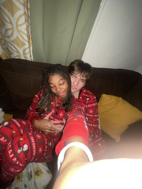 merry xmas 🎄❤️ #christmas #couples #interracial couples ; tiktok: @kylaalouiss Interracial Family Christmas Photos, Rich Bwwm Couples Goals, Teenager Interracial Couples, Swirl Couples Bwwm, Wmbw Couple Aesthetic, Pda Couples, Interracial Couple Aesthetics, Bwwm Couples Goals Aesthetic, Interacial Couples Bwwm