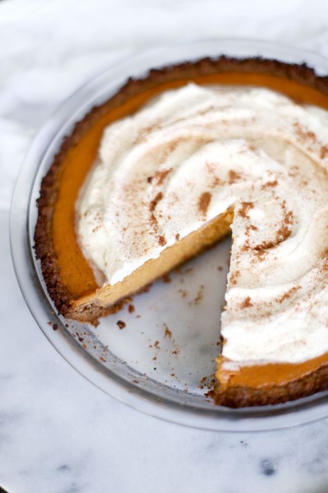 Homemade Pumpkin Pie with Gingersnap Crust is a fun twist on the classic from scratch pumpkin pie! This easy recipe starts with a gingersnap crust and is finished off with a spicy whip cream! Click through to grab the recipe for your fall gathering! Ginger Snap Crust, Pumpkin Chiffon Pie, Layered Pumpkin Cheesecake, Grasshopper Pie, Gingersnap Crust, Pumpkin Pie Cheesecake, Traditional Pumpkin, Cheesecake Pie, Best Pie