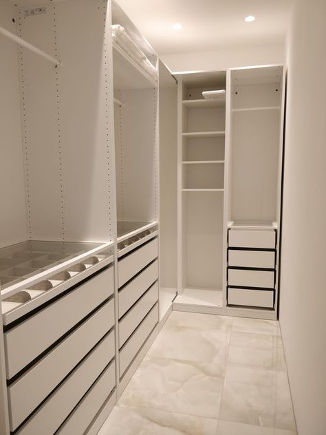 Couples Walk In Closet Ideas, Walk In Closet One Side, Narrow Wardrobe Design, Walk In Wardrobe Box Room, L Shaped Walk In Closet Design, Mini Walk In Wardrobe, Pax Dressing Room, Long Walk In Closet Ideas, L Shape Walk In Wardrobe