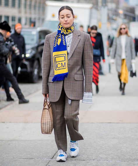 Most British Trend Ever: Soccer Scarves Are In For Spring #refinery29 Street Style Suit, Soccer Scarf, Fashion Collection Inspiration, Football Scarf, Classy Streetwear, Scarf Trends, Football Fashion, Logo Scarves, Scarf Outfit