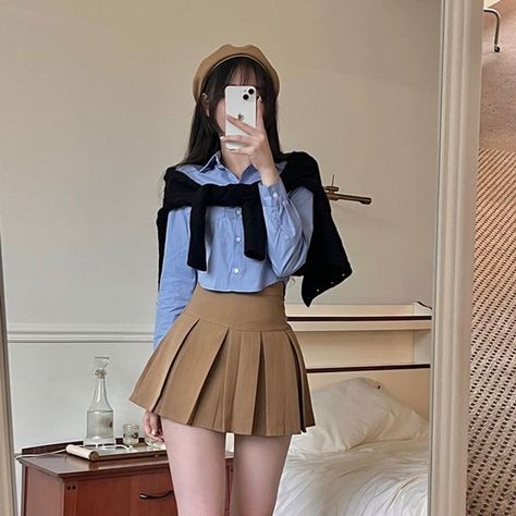 Korean Outfits Skirts, Skirt Outfits Korean, Ulzzang Outfit, Campus Outfit, Rok Mini, Clueless Outfits, 가을 패션, Korean Outfits, Girly Outfits