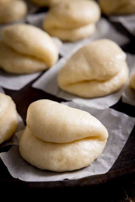 Soft-and-fluffy homemade bao buns, gently steamed to perfection. I'll show you step by step how to make perfect bao buns that everyone absolutely loves. I'll also share some of my favourite filling suggestions. Japanese Steamed Buns, Homemade Flatbread Recipes, Pork Belly Bao, Kitchen Sanctuary, Sticky Pork, Homemade Flatbread, Asian Meals, Asian Recipe, Thai Foods