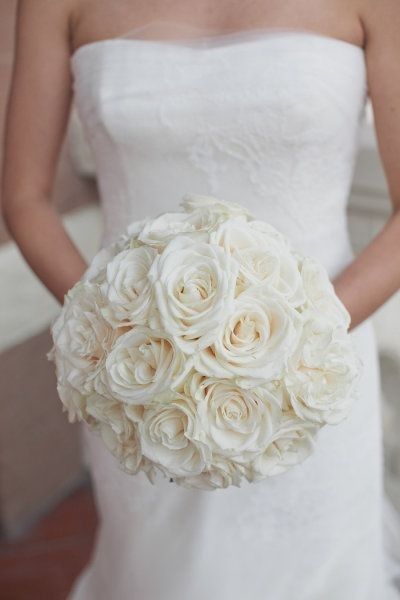 White Rose Bridal Bouquet, Bouquet Pastel, Yellow Wedding Bouquet, Red Bridal Bouquet, White Rose Bouquet, Red Bouquet Wedding, Bride's Bouquet, Rose Bridal Bouquet, White Bridal Bouquet