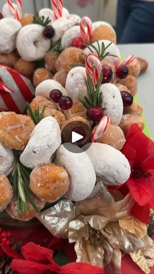 Christmas Donut Holes, Donut Wreath Christmas, Donut Hole Christmas Tree, Donut Wreath, Donut Christmas Tree, Donut Display, Christmas Donuts, Ribbon Candy, Christmas Fruit