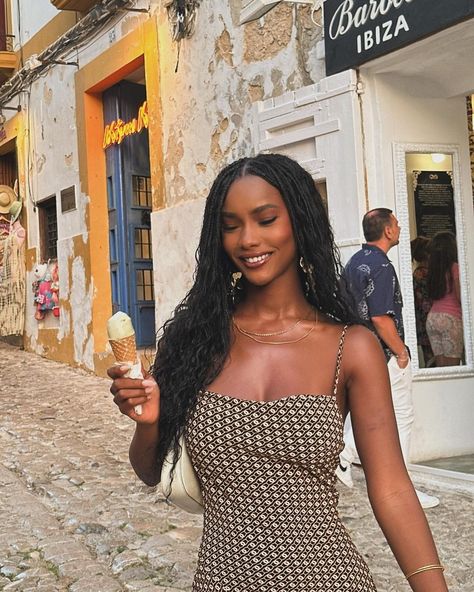 Mariama Diallo (@mariama) • Instagram photos and videos Mariama Diallo Instagram, Maretamee Instagram, Mariama Diallo, Black Girls Luxury Lifestyle, Picture Poses, Old Money, Luxury Lifestyle, Eye Candy, Cute Outfits