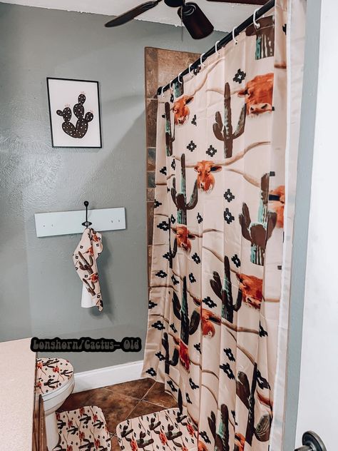 Punchy Bathroom, Western Theme Bathroom, Southwestern Bathroom Ideas, Modern Western Bathroom, Western Bathroom Ideas, Cowgirl Bathroom, Boy Bathroom Ideas, Western Boho Bathroom, Western Bathrooms