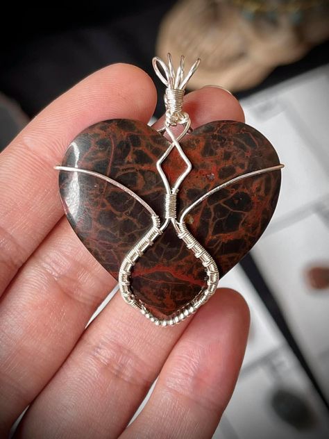 Wire Wrapped Heart Stone, Hammered Metal Jewelry, Wire Wrapped Heart, Copper Wire Crafts, Diy Wire Jewelry Rings, Handmade Jewelry Business, Wire Jewelry Rings, Metal Jewelry Making, Wire Wrapped Stone Jewelry