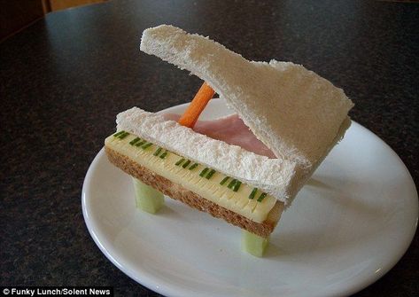 🍀Cub & Clover🍀 Funny Food Pictures, Lunch Kids, Kid Sandwiches, Sandwich Day, Sandwich Ideas, Food Art For Kids, Whats For Lunch, Funny Food, Best Sandwich