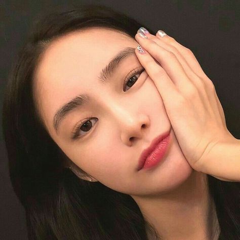 Korean Eyebrows, Soft Grunge Hair, Straight Eyebrows, Straight Brows, Korean Makeup Tips, Korean Beauty Tips, Korean Makeup Look, Eyebrow Hacks, Brow Tutorial