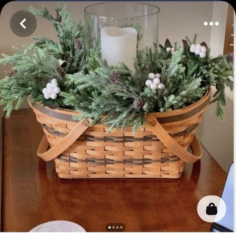 Picnic Basket Decor, Longaberger Basket Ideas, Basket Decor Ideas, Decorate With Baskets, Basket Makeover, Vintage Picnic Basket, Christmas Tabletop Decor, Country Christmas Decorations, Christmas Centerpieces Diy