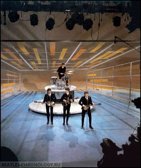 The Beatles . First visit to America. Perfomance in Ed Sullivan Show. New York, U.S.A. February 9, 1964 The Beatles Ed Sullivan Show, Beatles Concert, Jhon Lennon, 80's Aesthetic, Ed Sullivan Show, Ed Sullivan, Liverpool Uk, The Ed Sullivan Show, Beatles Photos