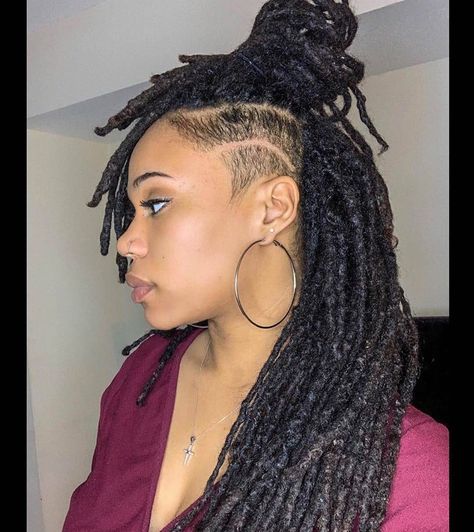 Jungle Barbie (Locs & Health) on Instagram: “Would you add some edge to your locs by shaving the side(s)? Comment Y (yes) N (no). 📸: @eschenell #longlocs #longhairdontcare #edgylocs…” Braids With Shaved Sides, Shaved Side Hairstyles, Shaved Hair Designs, Tapered Hair, Beautiful Dreadlocks, Short Locs Hairstyles, Natural Afro Hairstyles, Dread Hairstyles, Dreadlock Hairstyles