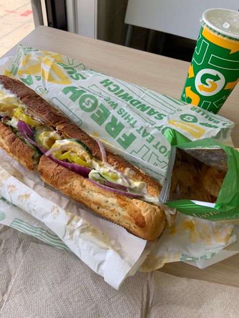 Best Subway Sandwich Ideas, Subway Sandwich Aesthetic, Subway Aesthetic Food, Subway Sandwich Ideas, Fast Food Pictures, Subway Fast Food, Subway Food, Subway Sandwiches, Freakshakes Recipe