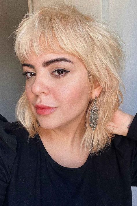 A mullet for alternative women is charming, bold, and versatile. Click the photo to see more alternative hairstyles ideas. // Photo Credit: @nataliarok on Instagram Medium Haircut Curtain Bangs, Medium Long Layers, Shullet Hairstyles, Long Stacked Haircuts, Styles Medium Length Hair, Curtain Bangs Layered, Trendy Mullet, Female Mullet, Long Layers Haircut