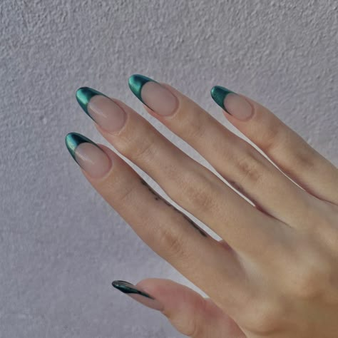 #nails #acrylic #naildesign #nailpolish #nailart #acrylicnails Dark Green Chrome French Tip Nails, Green Nails With Chrome, Green Chrome French Tip Nails, Chrome Tip Nails, Chrome French Tip Nails, Green Chrome Nails, Gel Nails French, Green French, Green Chrome