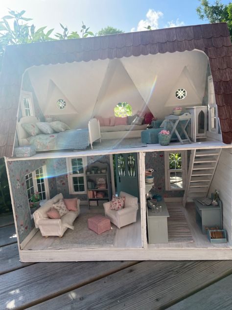 Orchid Dollhouse Interiors, Dollhouse Interior Ideas, Mini Trinkets, Orchid Dollhouse, Ag Doll House, Dollhouse Interior, Dollhouse Makeover, Wooden Dollhouse Kits, Miniature Dollhouses