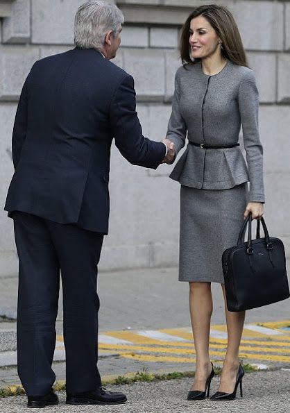 Spanish Queen Letizia attends meeting at AECID in Madrid Royal Family Fashion, Spanish Queen, Giovanna Battaglia, Corporate Attire, Behati Prinsloo, Letizia Of Spain, Woman's Fashion, Classy Work Outfits, Family Fashion