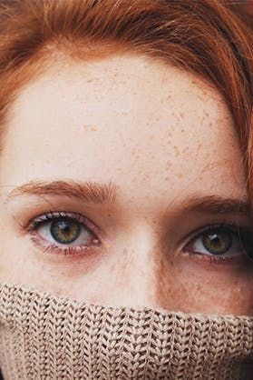 Best Colors For Red Heads To Wear, Fashion For Redheads, Outfits For Red Heads, Redheads Wearing Red, Best Colors For Redheads To Wear, Redhead Cool Skin Tone, Red Head Fashion, Red Hair Fair Skin Blue Eyes, Facts About Redheads