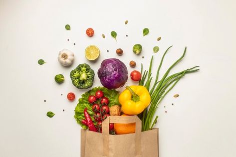 Top view of assortment of vegetables in ... | Free Photo #Freepik #freephoto #food #health #vegetables #organic Organic Groceries, Personalized Nutrition, Low Carb Vegetables, Counting Calories, Nutritious Diet, Eating Organic, Essential Nutrients, Fresh Fruits And Vegetables, Organic Vegetables