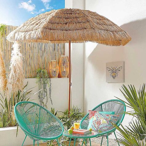 Straw Garden, Beach Parasol, Caravan Decor, Cinder Block Garden, Diy Garden Bed, Tiki Style, Terrace Ideas, Garden Parasol, Garden Parasols