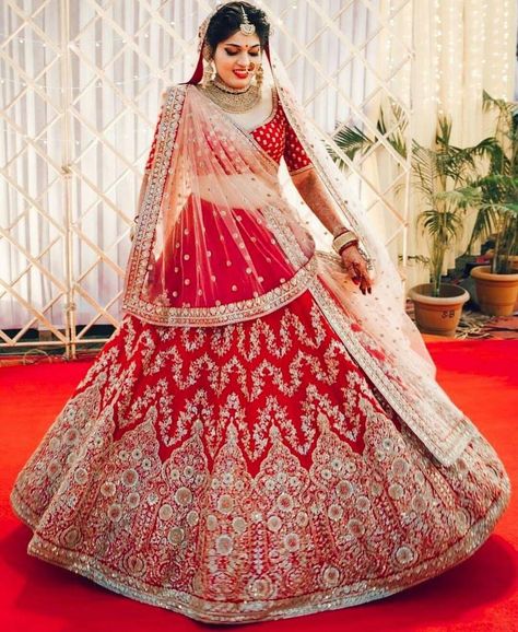 #Sabyasachi #TheSabyasachiBride #DreamWeddings #HeritageWeddings #RealBride @foramsanghvi93 @bridesofsabyasachi #HandCraftedInIndia #IncredibleIndianWeddings #DestinationWeddings #TheWorldOfSabyasachi Dupatta Draping Styles, Dupatta Bridal, Dupatta Draping, Dupatta Style, Bridal Dupatta, Online Clothes Shopping, Punjabi Bride, Bollywood Lehenga, Indian Bridal Lehenga