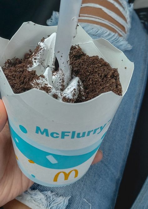 Mcdonalds Snap, Kfc Ice Cream, Mcdonald's Snapchat, Mcdonalds Mcflurry, Mc Flurry, Mcdonalds Ice Cream, Frozen Snack, Snack Craving, Foodie Instagram