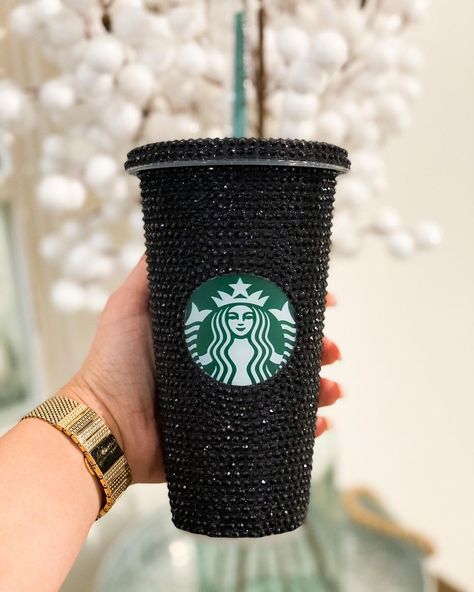 Starbucks Glitter Cup, Starbucks Tumbler Cup, Starbucks Cup, Starbucks Cup Design, Rhinestone Cups, Personalized Starbucks Cup, Rhinestone Crafts, Rhinestone Projects, Bling Crafts